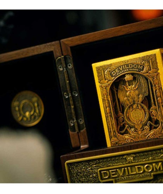 Devildom Deluxe Walnut Boxed Set