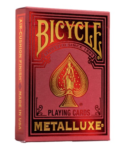 Bicycle Metalluxe Red Playing Cards – cutie prezentată în perspectivă elegantă