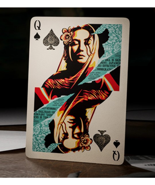 Carte Queen of Spades Obey Gold Edition design artistic Shepard Fairey
