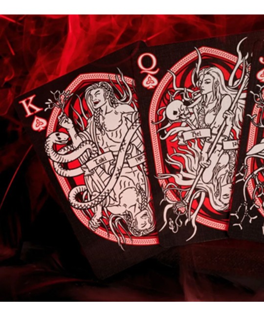 Spatele cutiei Mythic Divide Wrath of Darkness, cu ilustrații mitologice și branding Room One