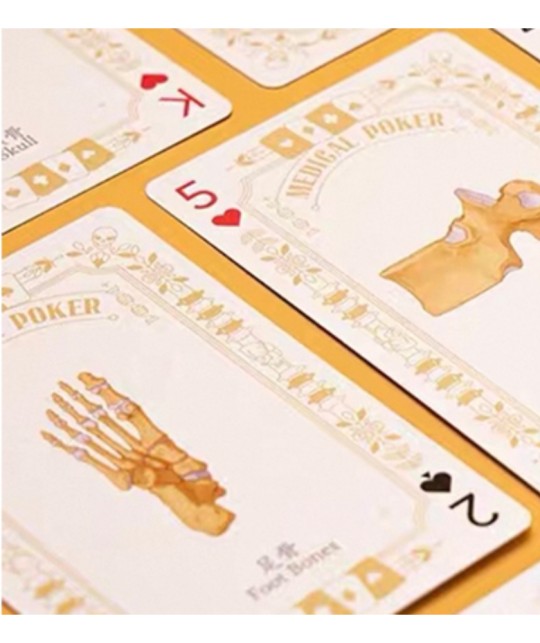 Detaliu cărți Medical Poker White cu ilustrații anatomice inspirate din structura corpului uman