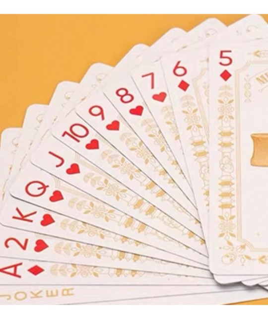 Aranjament de cărți din pachetul Medical Poker White Playing Cards cu tematică medicală