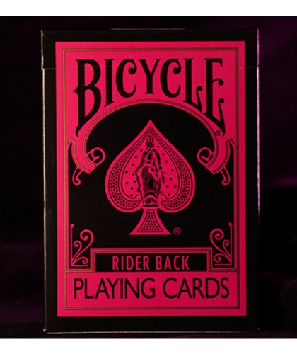 Cutia Bicycle Reverse Pink Playing Cards Rider Back, cu accente roz intens și finisaj elegant