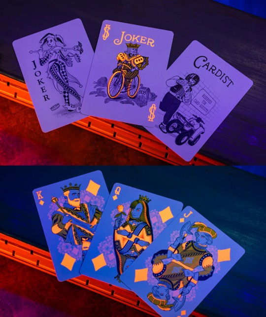 Bicycle Neon Solar-Orange Rider Back Playing Cards – cărți Joker cu design artistic neon