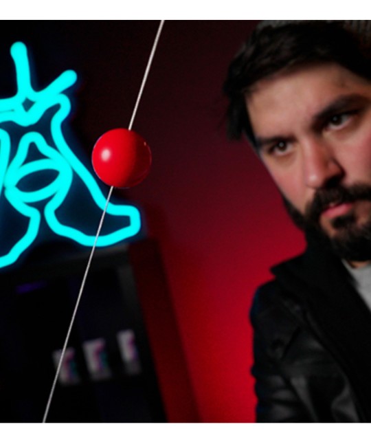 OBEDIENT BALL Magic Trick by Apprentice Magic – bilă controlată pe fir în timpul efectului magic