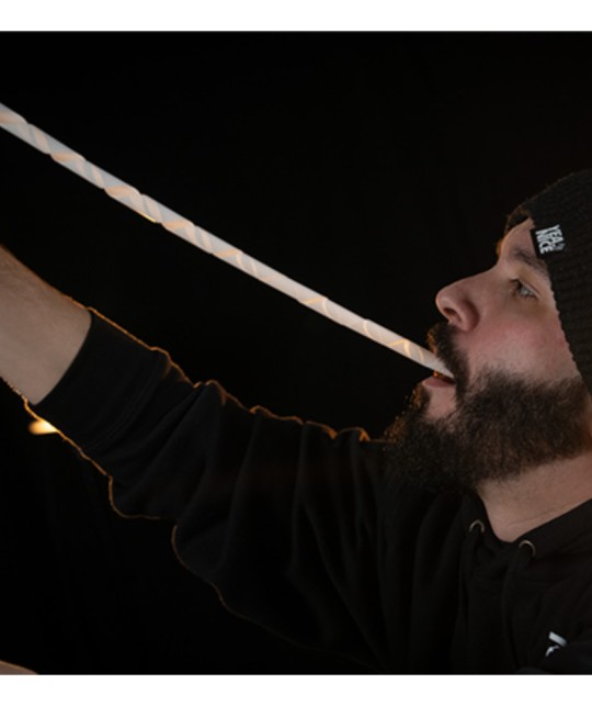 Professional Mouth Coils 60ft alb folosite într-un truc de magie de scenă, efect vizual spectaculos pentru public